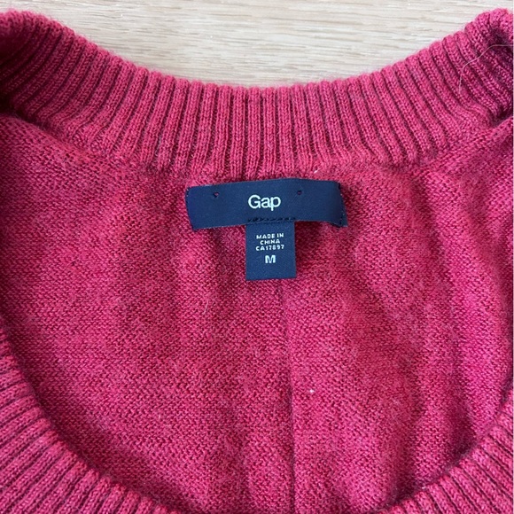 GAP Women’s size medium red crewneck sweatshirt 78% wool - Picture 2 of 5